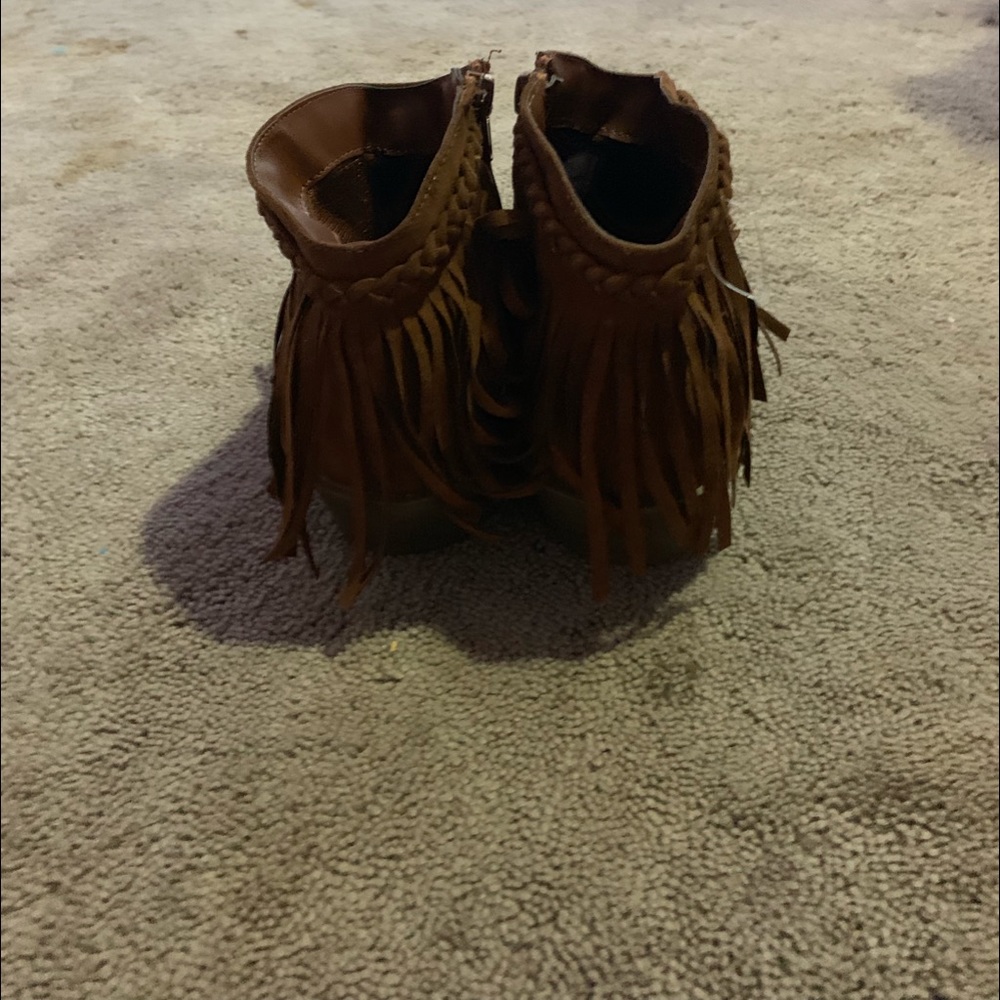 Low top with wedge cowgirl boots